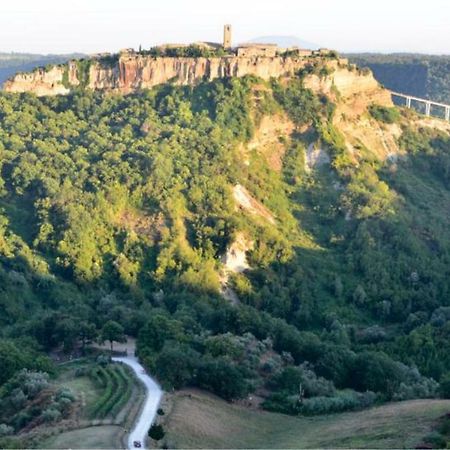 Le Calanque La Terrazza Su Civita Lubriano Luaran gambar