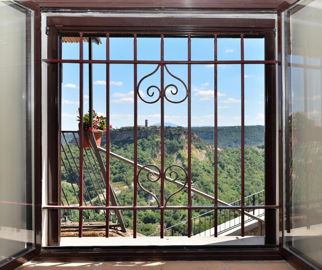 Le Calanque La Terrazza Su Civita Lubriano Luaran gambar