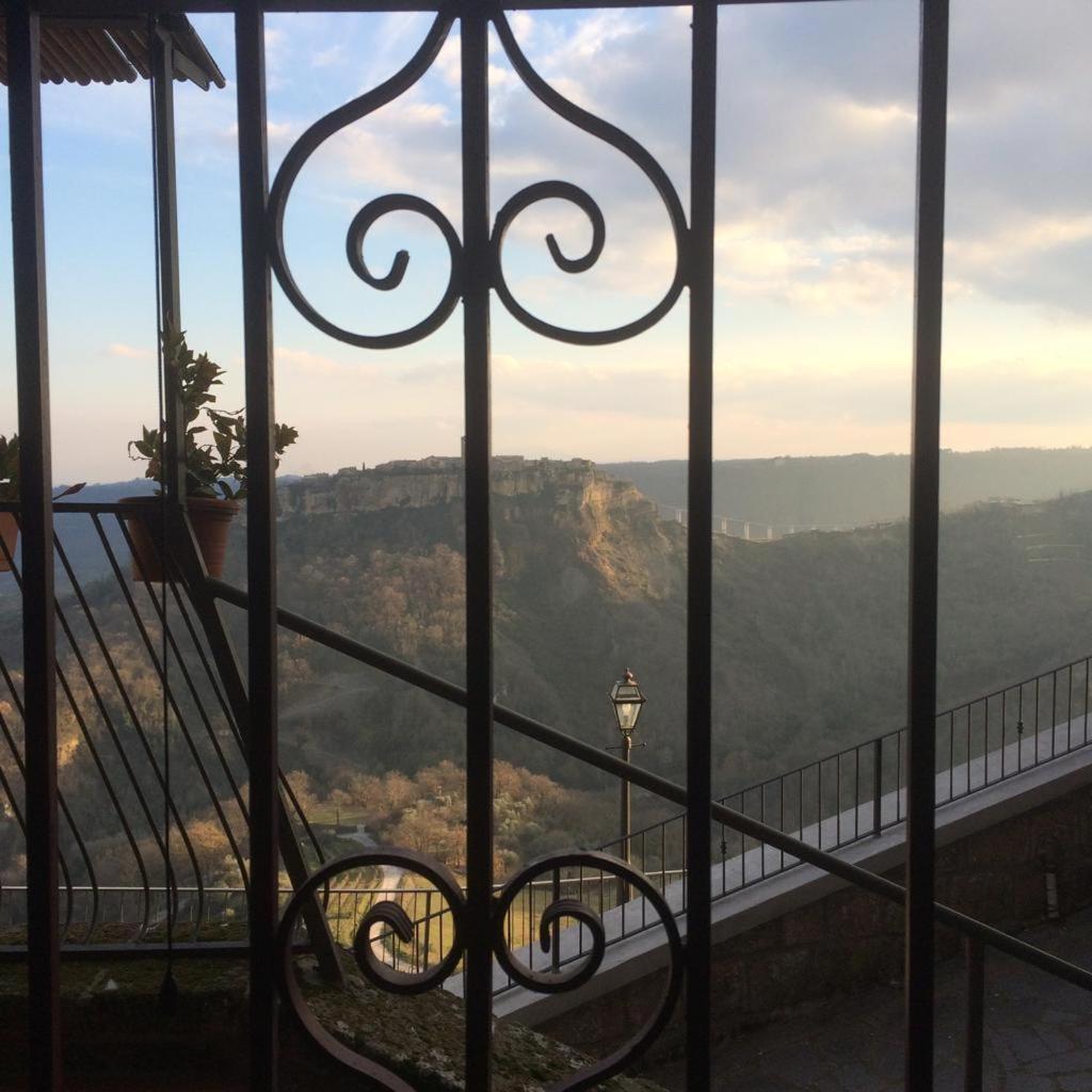 Le Calanque La Terrazza Su Civita Lubriano Bilik gambar