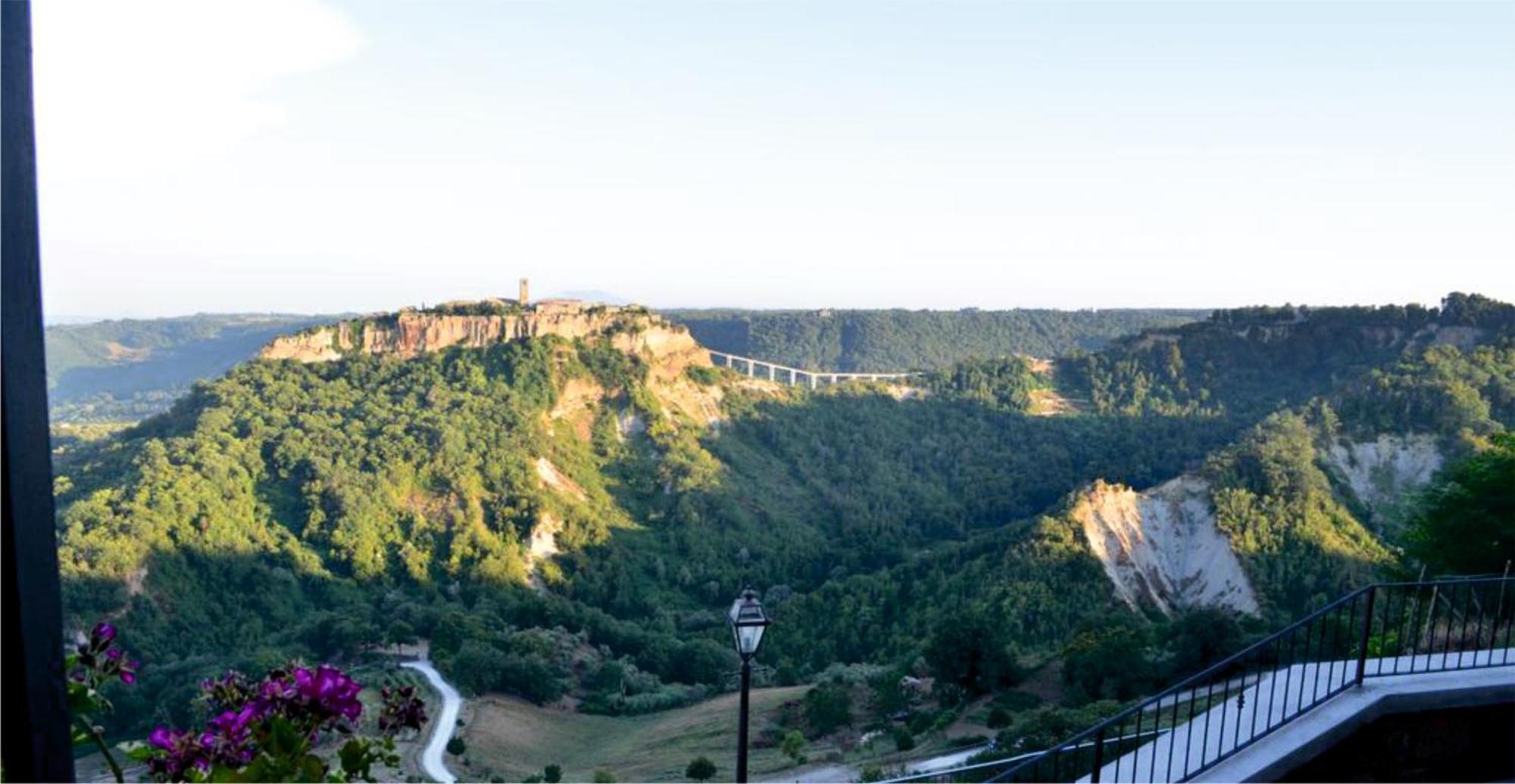 Le Calanque La Terrazza Su Civita Lubriano Luaran gambar
