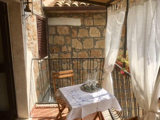 Le Calanque La Terrazza Su Civita Lubriano Luaran gambar
