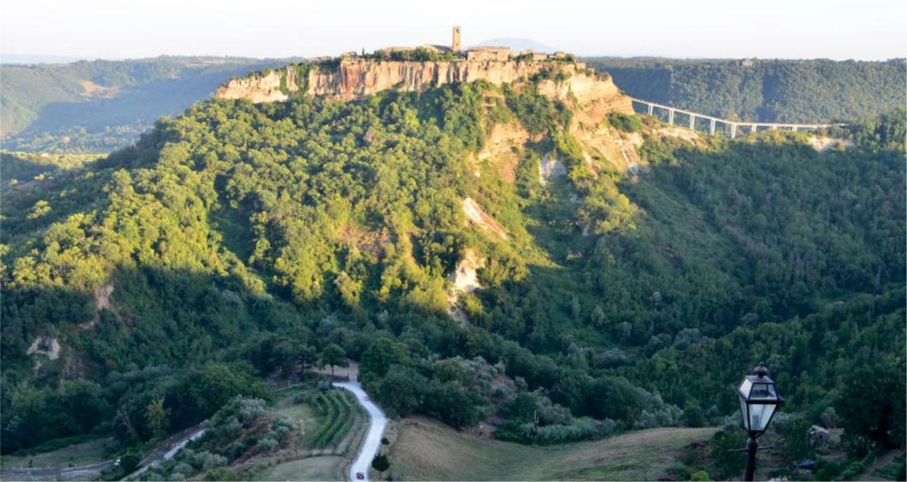 Le Calanque La Terrazza Su Civita Lubriano Luaran gambar
